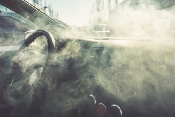 Дым в салоне автомобиля