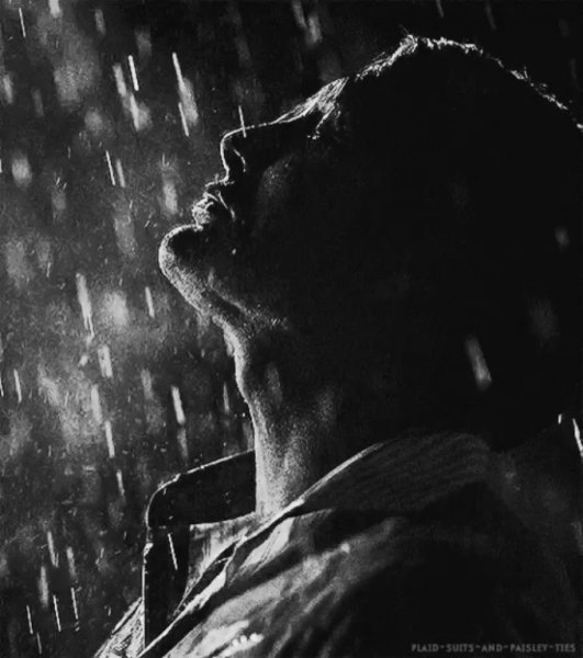 Парень под дождем