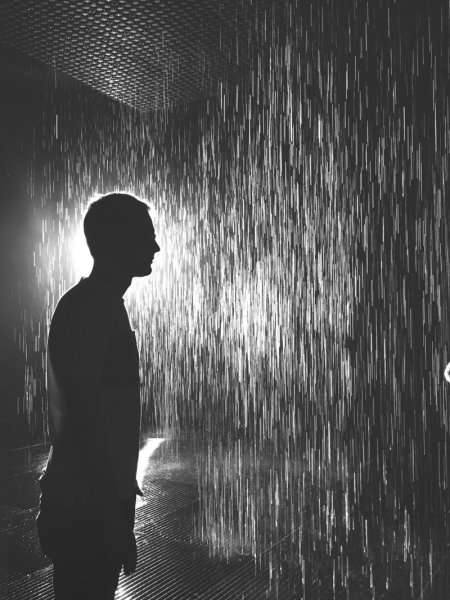 Человек под ливнем