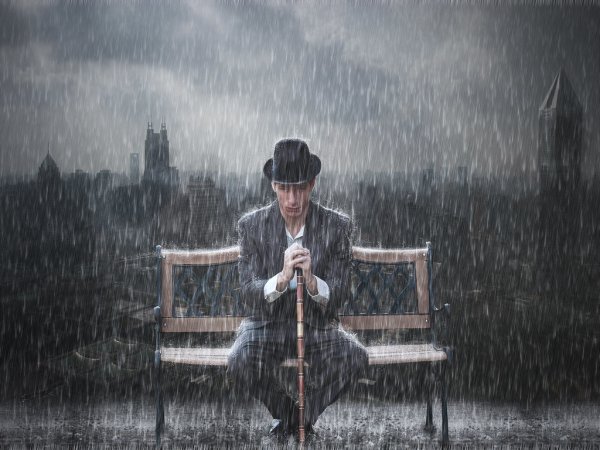 Мужчина под дождем