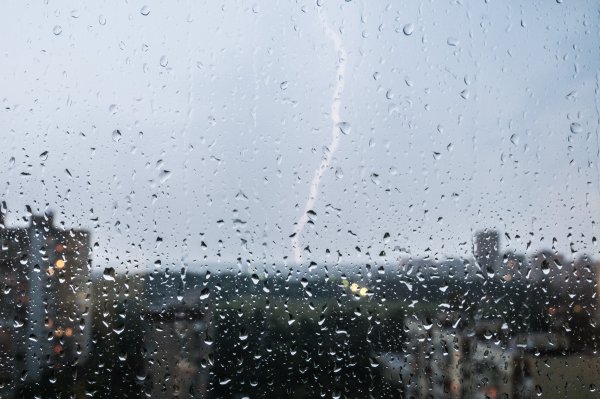 Сиььныйдождь за окном.