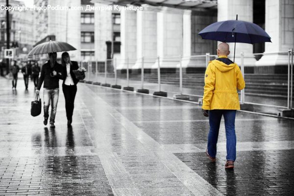Человек под дождем