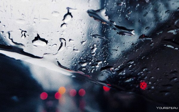Капли на стекле машины