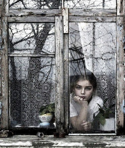 Отражение человека в окне