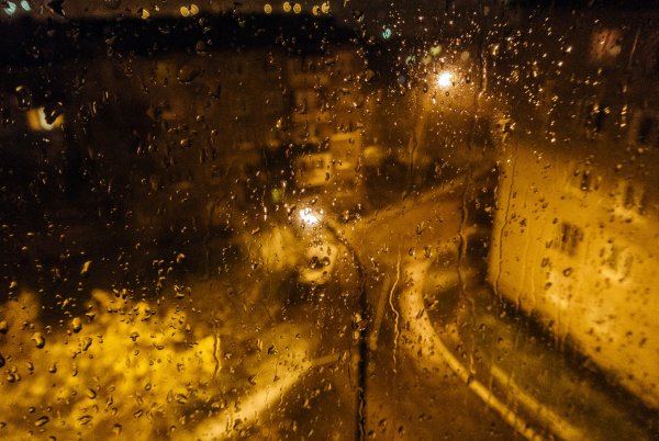 Дождь за окном ночью