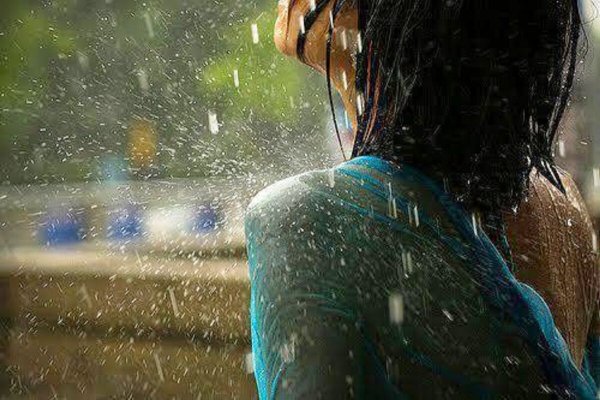 Девочка под дождем