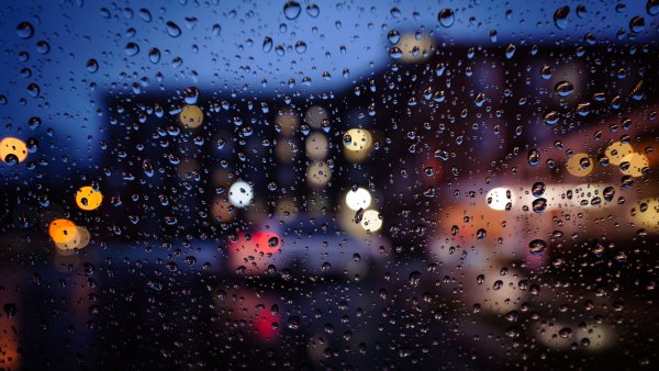 Капли по стеклу