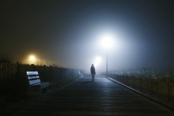 Человек на ночной дороге