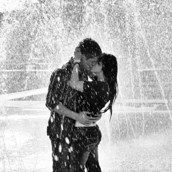Поцелуй под дождем