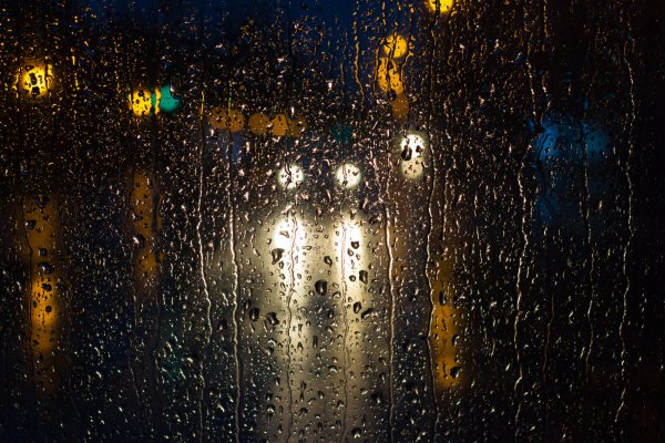 Дождливый вечер на стекле
