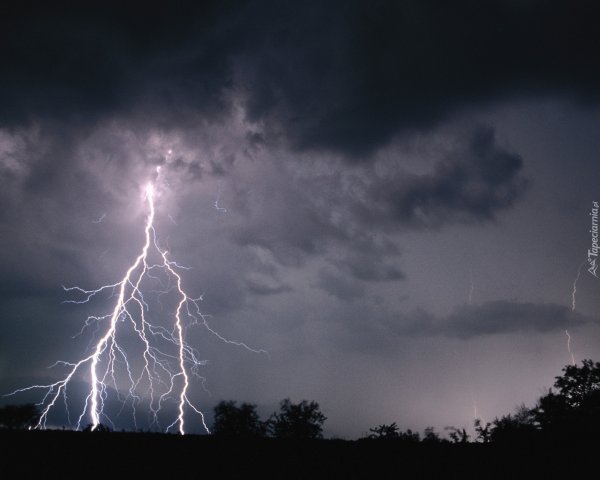 Гром гремит
