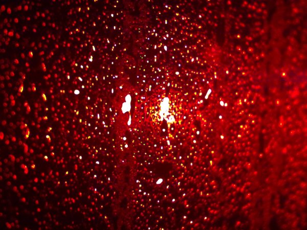 Дождик красный