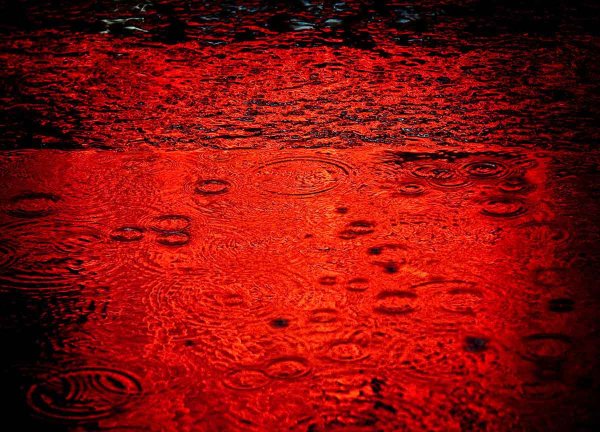 Дождь на Красном фоне