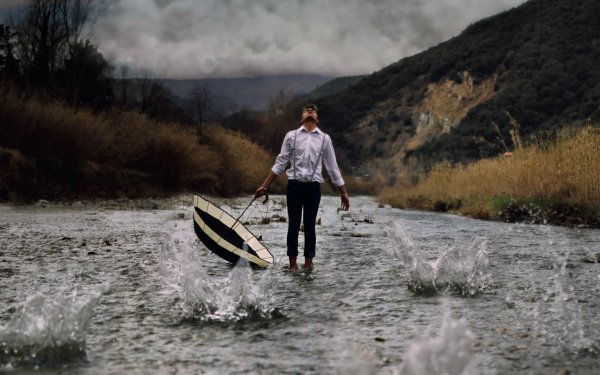 Мужская фотосессия у реки