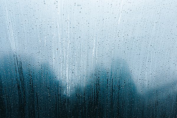 Запотевшее мокрое стекло