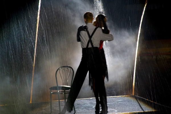 Танцующие под дождем