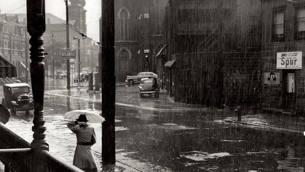 Дождливый город черно белый