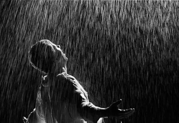 Человек под дождем