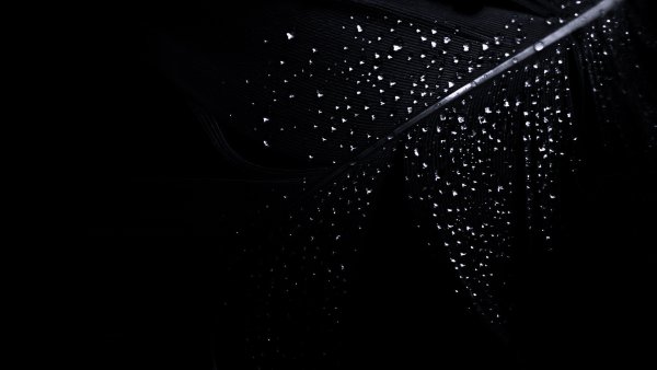 Черный фон на рабочий стол 1366х768