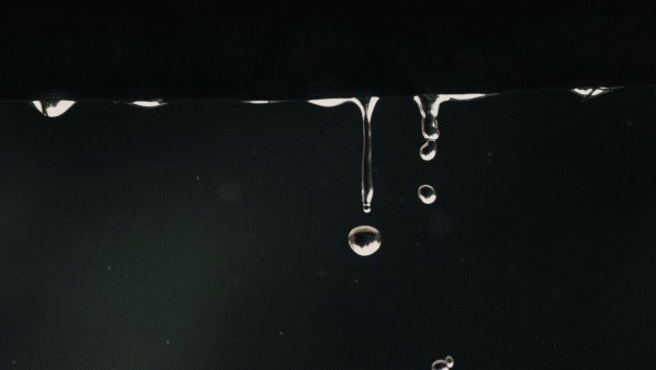 Падающие капли воды