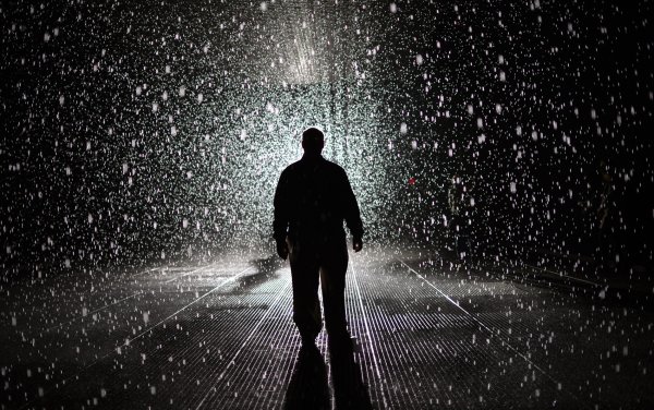 Человек под дождем