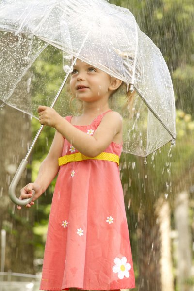 Дети под дождем летом