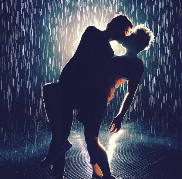 Поцелуй под дождем
