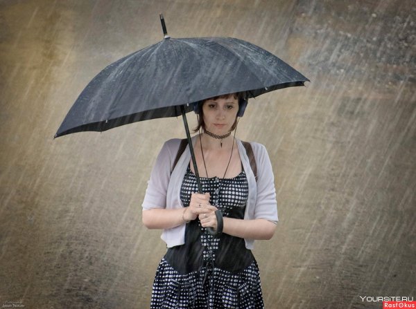 Девушка под зонтом