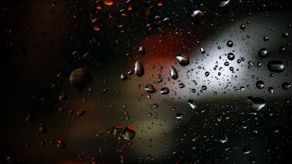 Дождь на стекле