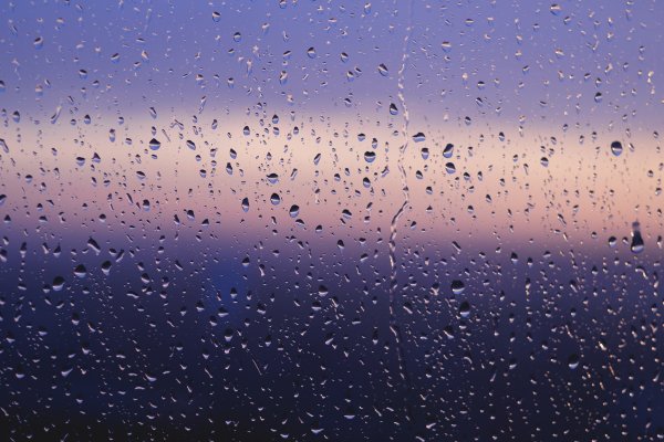 Дождь на стекле