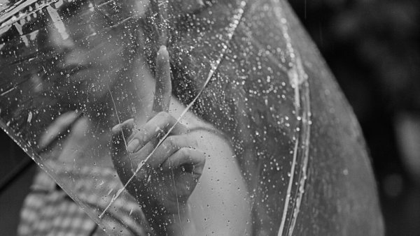 Девушка под дождем