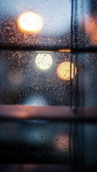 Ночной дождь на окне