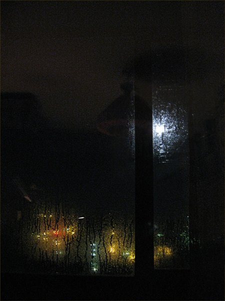 Дождливое окно ночью