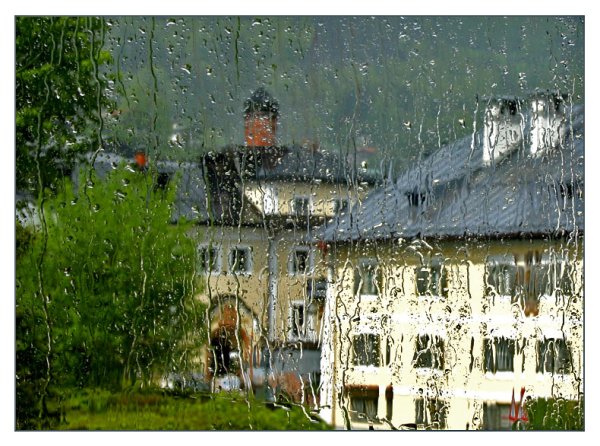 Деревня под дождем