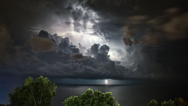 Природа с грозой