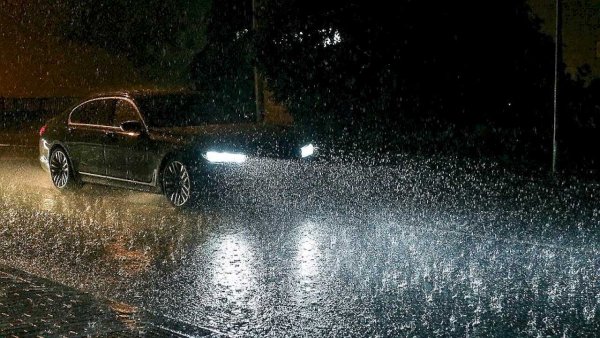 Дождь машина