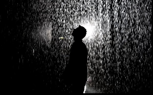 Человек под дождем