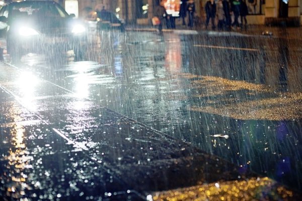 Сильный дождь ночью