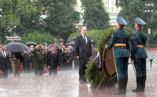 Путин под дождем