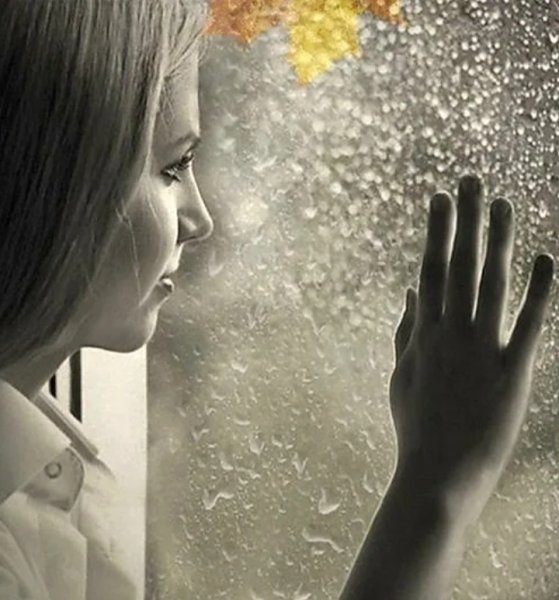 Девушка у окна дождь