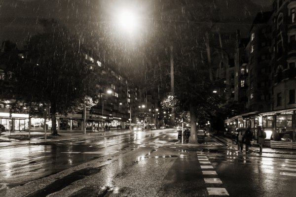 Улица ночью с дождем