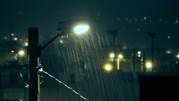 Фонарь дождь