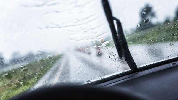 Лобовое стекло капли дождя дворники
