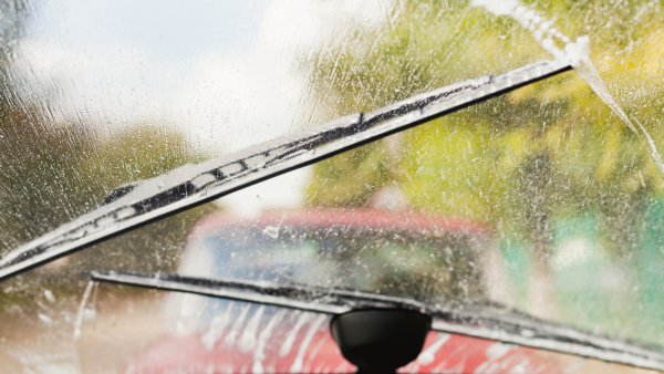 Лобовое стекло с дворниками