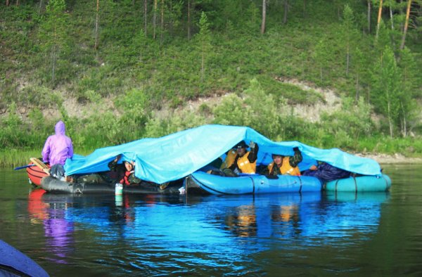 Поход в дождь