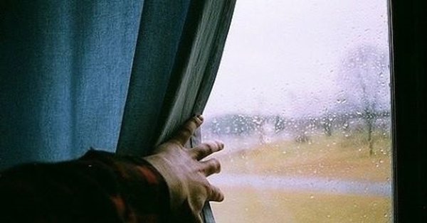 Шоколадом лечить печаль и смеяться в лицо прохожим картины