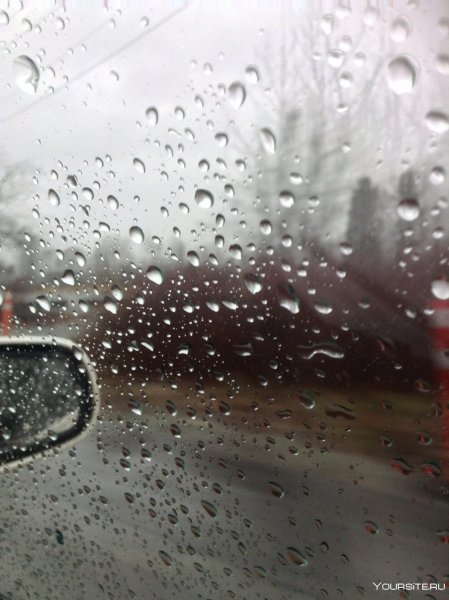 Дождливое окно машины