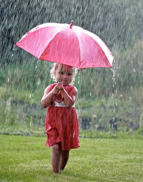 Девочка с зонтиком