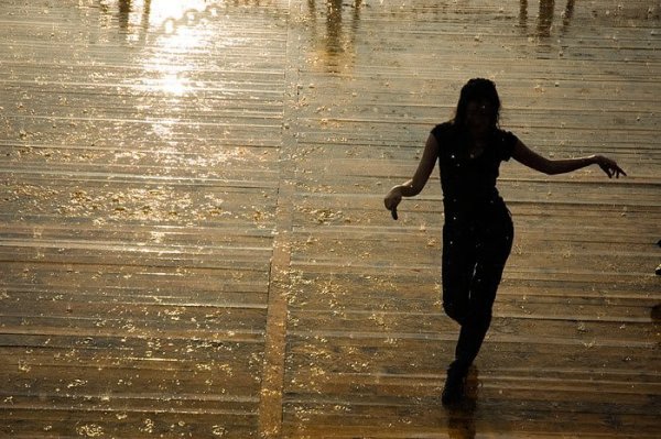 Танцы босиком под дождем