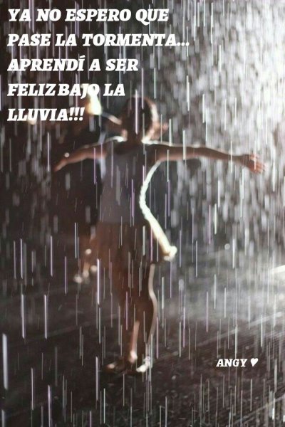 Пляшет под дождем